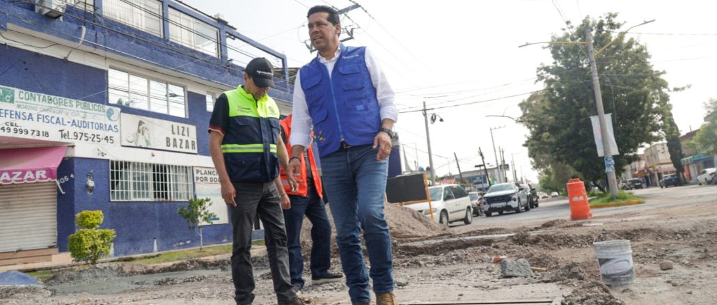 Supervisa Leo Montañez pavimentación de alta durabilidad y resistencia en la Av. José H. Escobedo