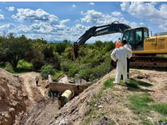 Leo Montañez rehabilita colector pluvial en La Barranca para prevenir inundaciones
