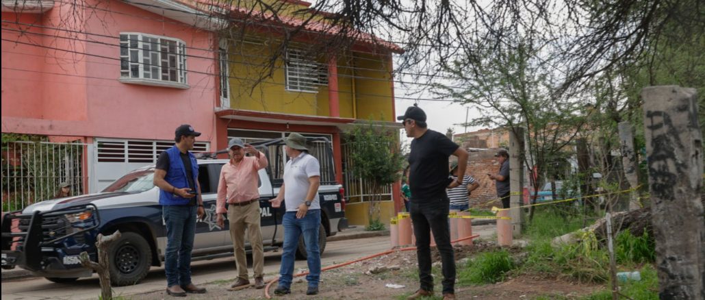 Supervisa Leo Montañez limpieza y desazolve en la colonia Constitución