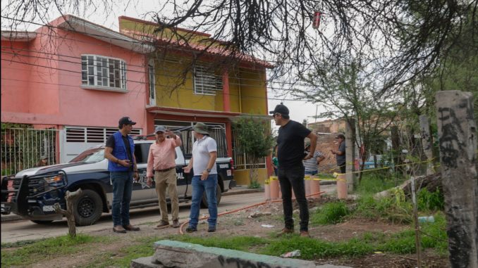 Supervisa Leo Montañez limpieza y desazolve en la colonia Constitución