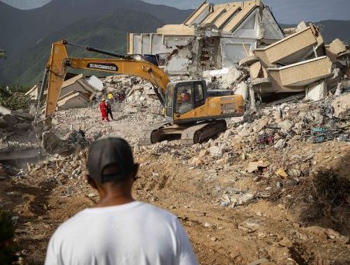 Rescatistas internacionalrs dejan Venezuela; continúa recuperación de cuerpos