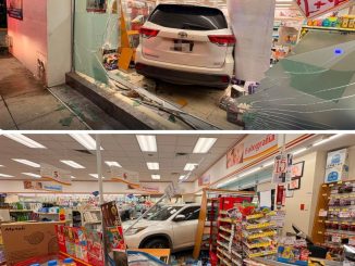 Policía Vial atiende choque contra farmacia en Av. Independencia