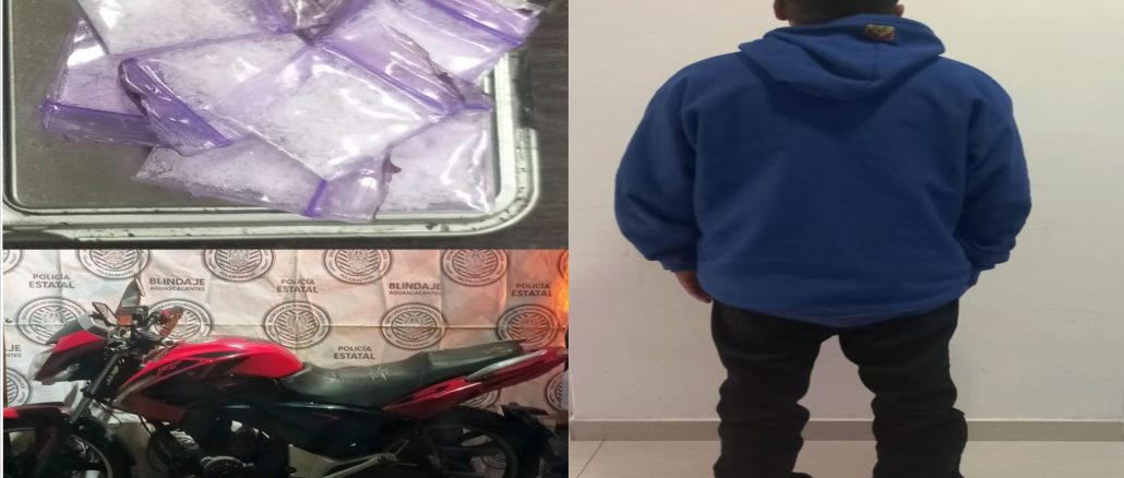 Policías del Mando Coordinado detienen en Jesús María a sujeto a bordo de motocicleta asegurándole envoltorios con sustancia granulada