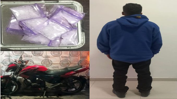 Policías del Mando Coordinado detienen en Jesús María a sujeto a bordo de motocicleta asegurándole envoltorios con sustancia granulada