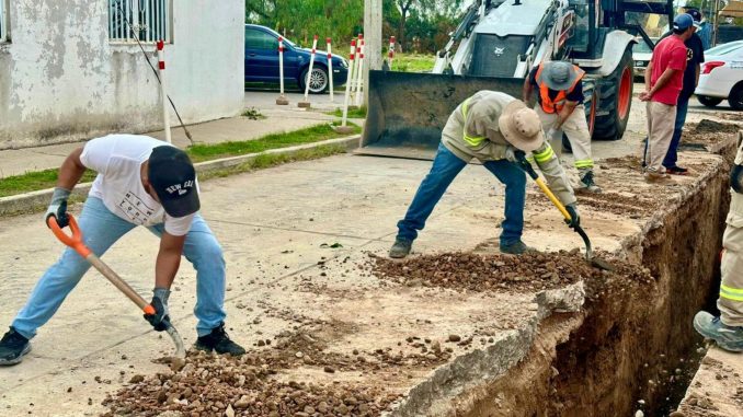 Impulsa Leo Montañez Proyecto de renovación de red sanitaria en el fraccionamiento José López Portillo