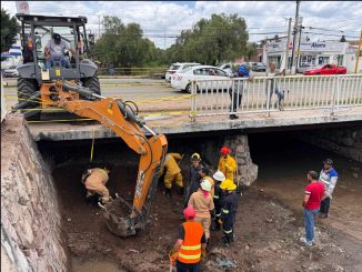 Intensifica Municipio limpieza y desazolve en el Arroyo de la Hacienda en la colonia Constitución