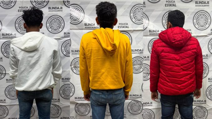 Policías del Mando Coordinado detienen en el Municipio de Pabellón de Arteaga a tres hermanos señalados como presuntos responsables del delito de resistencia de particulares