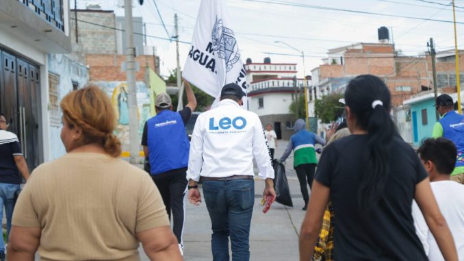 Visita Leo Montañez el Palomino Dena para escuchar a los vecinos y comerciantes