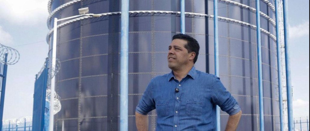 Renueva Leo Montañez red de agua potable en beneficio de habitantes del fraccionamiento J. Guadalupe Peralta