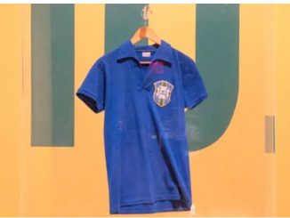 Subastan la camiseta que usó Pelé en la final de 1958 en 4.9 millones de dólares