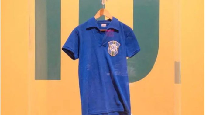 Subastan la camiseta que usó Pelé en la final de 1958 en 4.9 millones de dólares