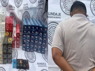 Con más de 100 paquetes de cajas de cigarros fue detenido un sujeto en el fraccionamiento Villa Montaña por Uniformados de la Policía Metropolitana al no acreditar la propiedad