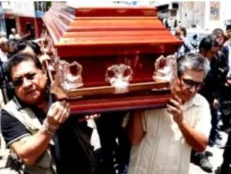 '¡Justicia, justicia …!' Dan el último adiós al periodista Alejandro Leyva asesinado en Oaxaca