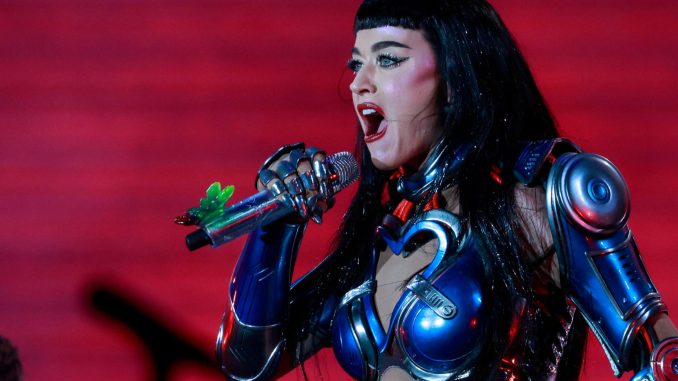  Katy Perry critica a la Casa Blanca por usar  ‘Firework’ en un video de la guerra en Irán
