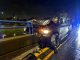 Policía Vial atiende choque contra barrera de concreto de paso a desnivel en Av. Aguascalientes