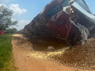 Policías Estatales, Mando Coordinado y Bomberos del Estado intervienen en un accidente contra el tren que se registró en el Municipio de Asientos