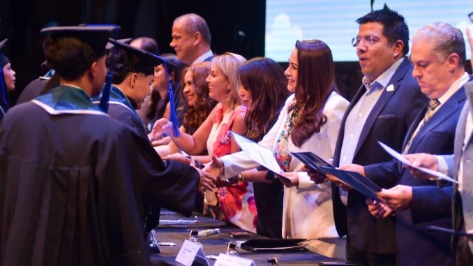 Gobernadora Tere Jiménez celebra Graduación de 371 jóvenes del CECyTEA