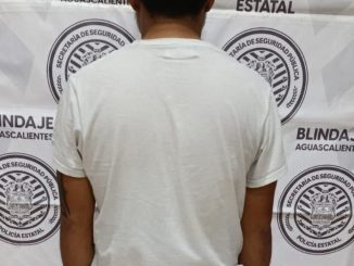 Policías del Mando Coordinado detienen a sujeto en el Municipio de Cosío, al cual le fue asegurada un arma prohibida