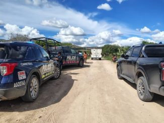 Policías Estatales de Carreteras atienden reporte de accidente tipo salida de camino en El Llano, en el que, lamentablemente perdió la vida un septuagenario