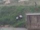 Policías Municipales rescatan a hombre que nadaba en un bordo durante la lluvia