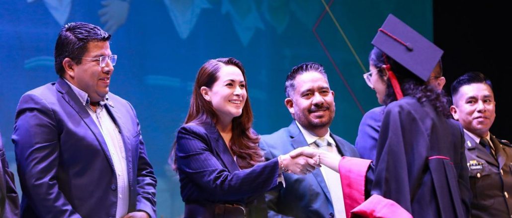 Sé que van a lograr sus sueños: Gobernadora Tere Jiménez a egresados del CONALEP