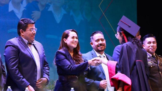 Sé que van a lograr sus sueños: Gobernadora Tere Jiménez a egresados del CONALEP
