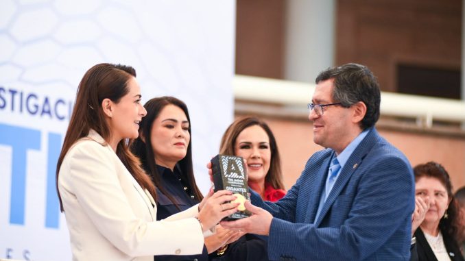Como parte de la Agenda de Innovación 2050, Gobernadora Tere Jiménez anuncia mil Becas de alta especialización en IA
