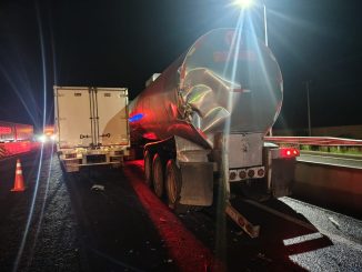 Policías Estatales de Carreteras intervienen accidente por alcance entre dos pesados vehículos en la carretera estatal 158 en Jesús María