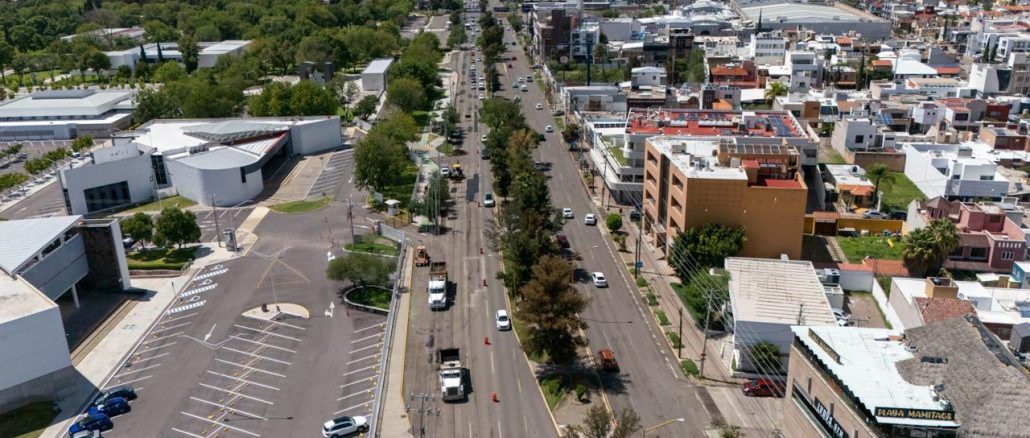 🚧🛣️ Estamos mejorando la superficie de rodamiento sobre la avenida Universidad