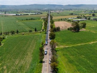 Se continúa rehabilitando con asfalto la carretera estatal 20