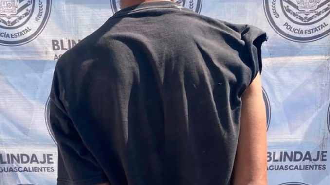 Policías del Mando Coordinado detienen a un sujeto señalado como presunto responsable de lesiones, tras agredir con una Tablet a propietario de un inmueble, tras ser descubierto en la azotea