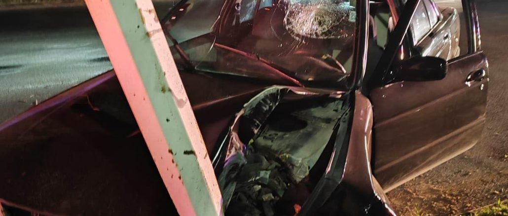 Policía Vial atiende choque contra objeto fijo en el fraccionamiento Parras