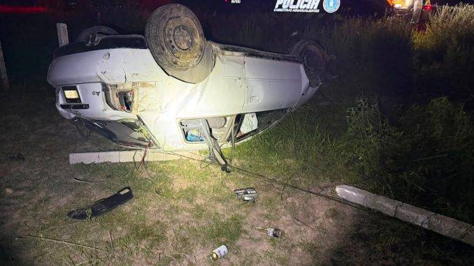 Policías Estatales intervienen accidente tipo salida de camino y volcadura en el Municipio de SJG