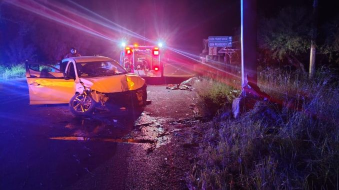 Policías Estatales de Carreteras intervienen accidente en el que resulta lesionada una persona y que fue trasladada en código rojo al hospital