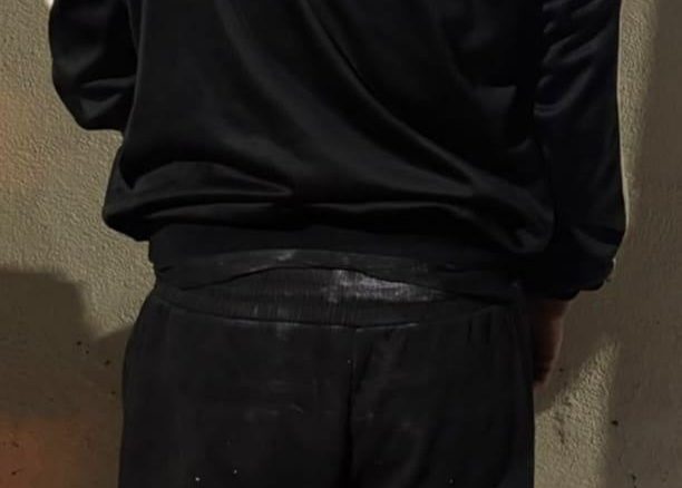 Policías Estatales detuvieron a sujeto en poder de varios envoltorios con sustancia granulada en la colonia Insurgentes