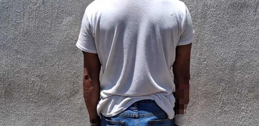 Policía Municipal detiene a un hombre por portación de arma prohibida en Balcones de Oriente