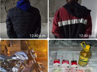 Presuntos responsables de una tienda de conveniencia ubicada en la zona centro de la ciudad, fueron detenidos por Policías estatales, lograron recuperar los artículos sustraídos y dinero en efectivo