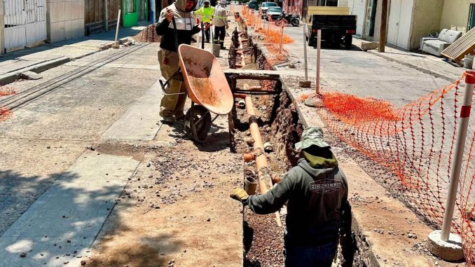 Rehabilita Leo Montañez alcantarillado sanitario en beneficio de familias del fraccionamiento Ojocaliente