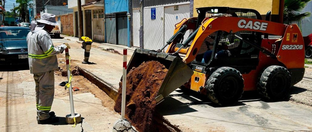 Leo Montañez proveé de un servicio más eficiente de alcantarillado sanitario a vecinos de la Colonia del Carmen