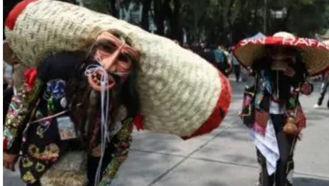 Miles de indígenas toman la Ciudad de México con cultura y demandas