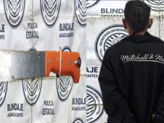 Policías del Mando Coordinado detienen en el Municipio de Jesús María a sujeto que tenía en su poder un arma prohibida y una pistola de plástico
