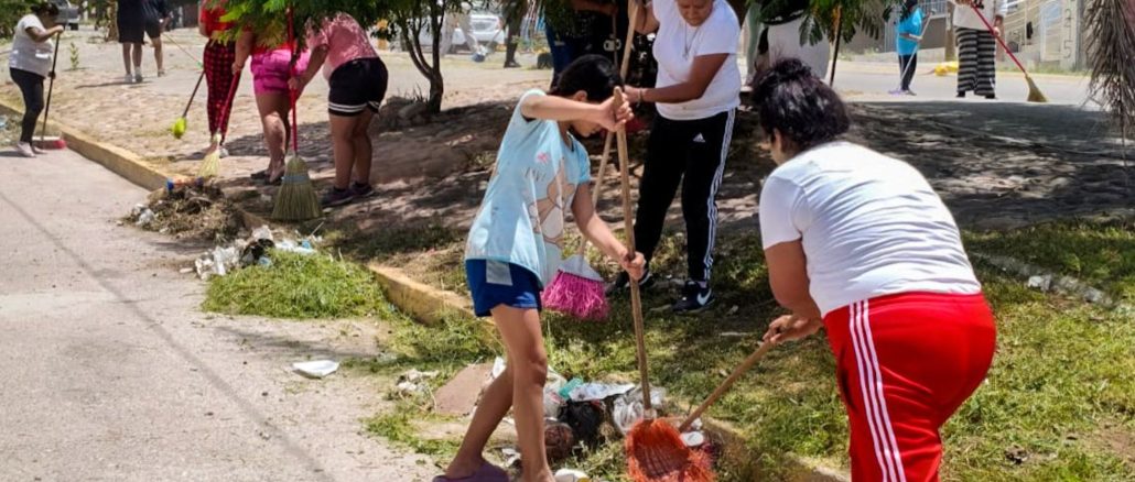 Familias de Villa de las Fuentes unen esfuerzos con el Municipio de Aguascalientes en la limpieza de espacios públicos
