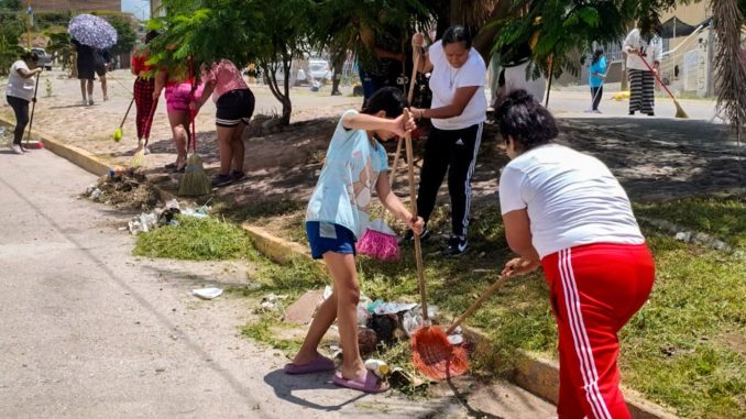 Familias de Villa de las Fuentes unen esfuerzos con el Municipio de Aguascalientes en la limpieza de espacios públicos