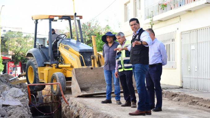 Fortalece Leo Montañez infraestructura sanitaria en la colonia Las Flores; servicio indispensable para las familias