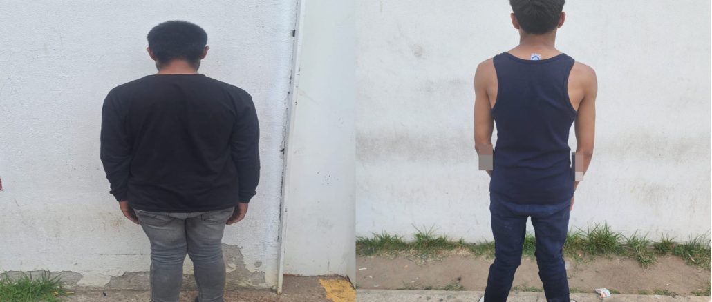 Policía Municipal detiene a dos hombres por portación de armas prohibidas y amenazas