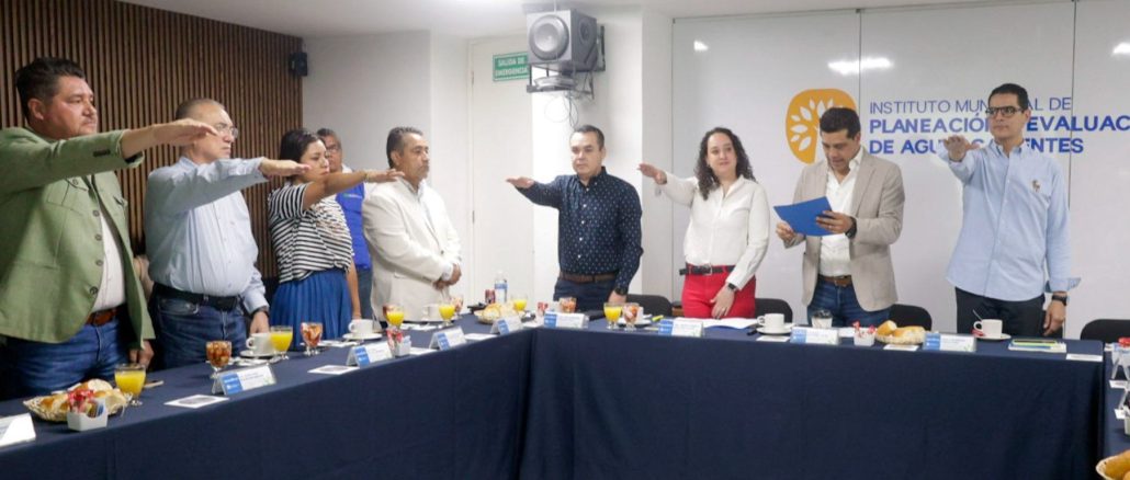 Refrenda Leo Montañez compromiso con el desarrollo sostenible y calidad de vida de las familias