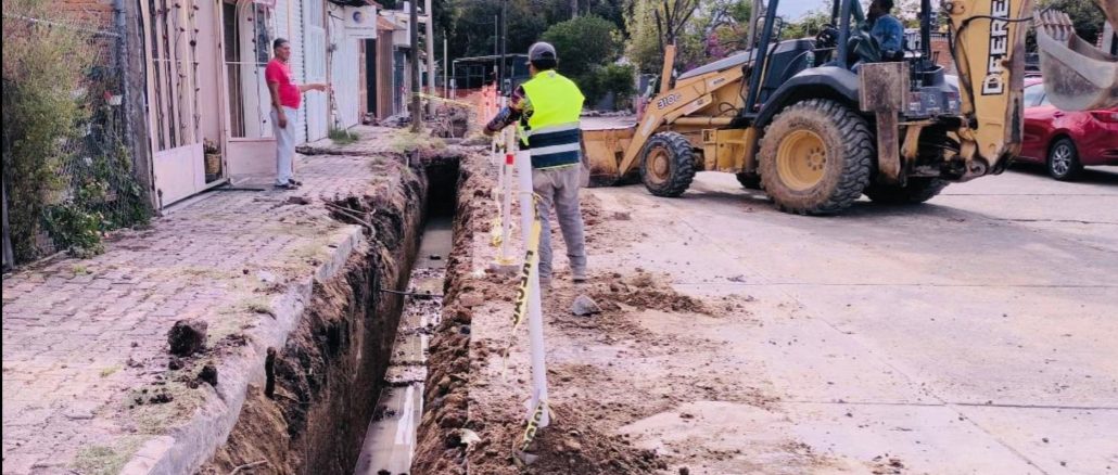 Leo Montañez renueva tubería en Potreros del Oeste para eficientar el servicio de alcantarillado