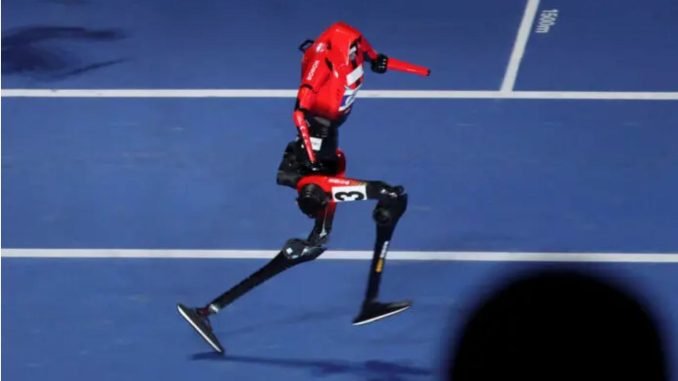 Humanoides compiten en Pekín y un robot chino supera el récord de Usain Bolt en 100 metros