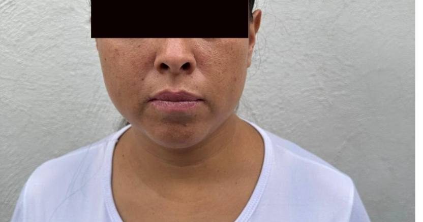 Policía municipal detiene a mujer por presunto robo tipo fardero en tienda de autoservicio