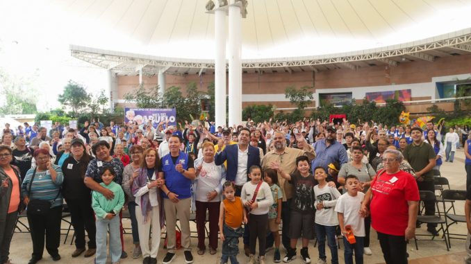 Encabeza Leo Montañez Festejo por el Día de la y el Abuelo